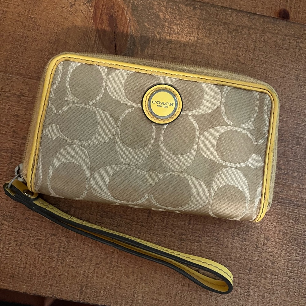 Small Coach wristlet